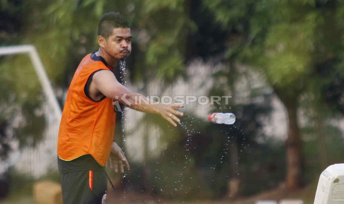 Pemain senior klub Liga 1 Persija Jakarta, Bambang Pamungkas dirumorkan pensiun musim ini. Hal itu mendapat tanggapan dari pemain dan pelatih Kalteng Putra.