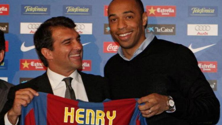 Thierry Henry resmi ke Barcelona pada 2007 silam. - INDOSPORT