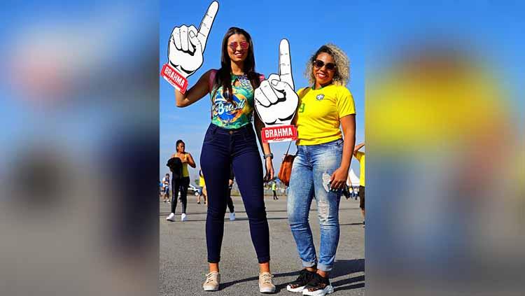 Dua suporter timnas Brasil datang ke stadion untuk menyaksikan laga Copa America fase grup Peru vs Brasil di Corinthians Arena (22/06/19). Chris Brunskill/Fantasista/Getty Images