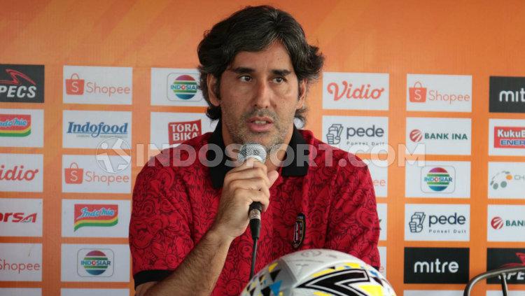 Pelatih Bali United, Stefano Cugurra Teco, dalam preskon jelang melawan Kalteng Putra Copyright: Novik Lukman/INDOSPORT