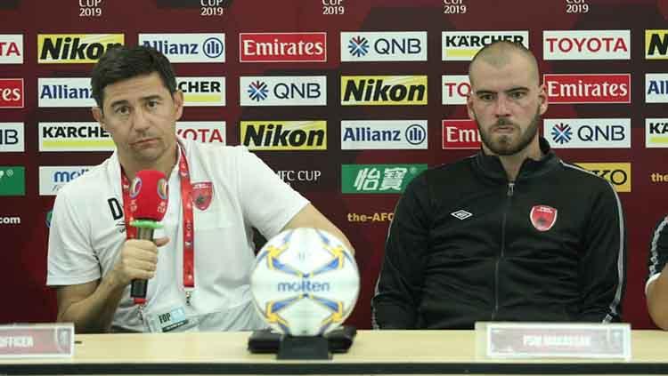 Pelatih PSM Makassar, Darije Kalezic (kiri), enggan cari alasan usai tersingkir di Piala AFC 2019 meski menang 2-1 atas Becamex Binh Duong pada leg kedua.