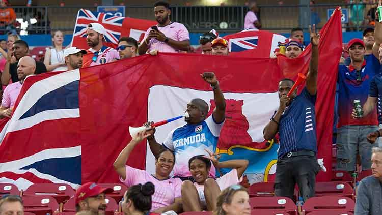 Antusiasme suporter timnas Bermuda di tribune melawan Kosta Rika di Toyota Stadium (20/06/19). David Buono/Icon Sportswire via Getty Images