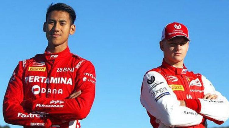 Dua pembalap Prema Racing, Sean Gelael (kiri) dan Mick Schumaher.