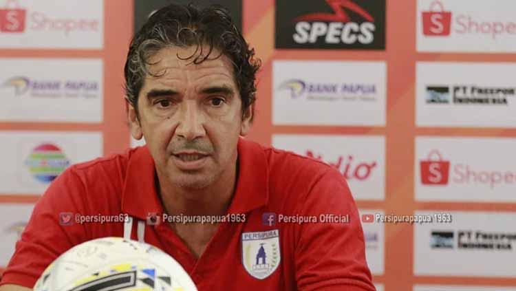 Kompetisi Liga 1 2019 menjadi salah satu start terburuk Persipura Jayapura yang mengawali musim dengan hasil mengecewakan. Saking buruknya, Luciano Leandro pun harus dipecat dari kursi pelatih. - INDOSPORT