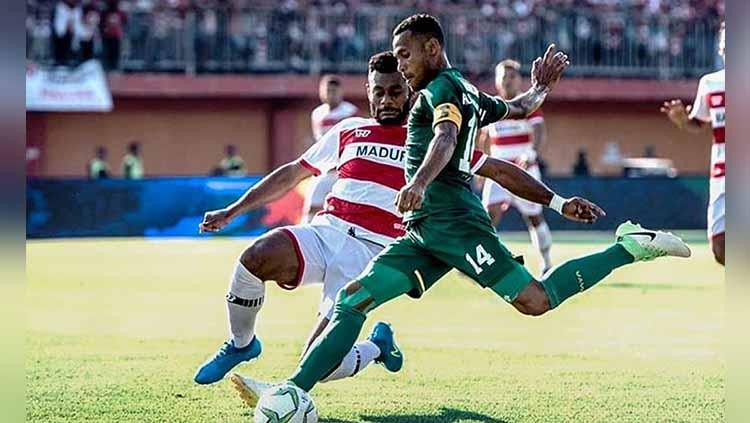 Pertandingan antara Madura United vs Persebaya Surabaya, Kamis (27-06-19). Foto: Instagram@officialpersebaya Copyright: Instagram@officialpersebaya