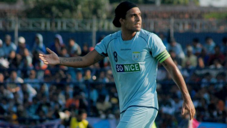 Gustavo Lopez saat masih berseragam Persela.