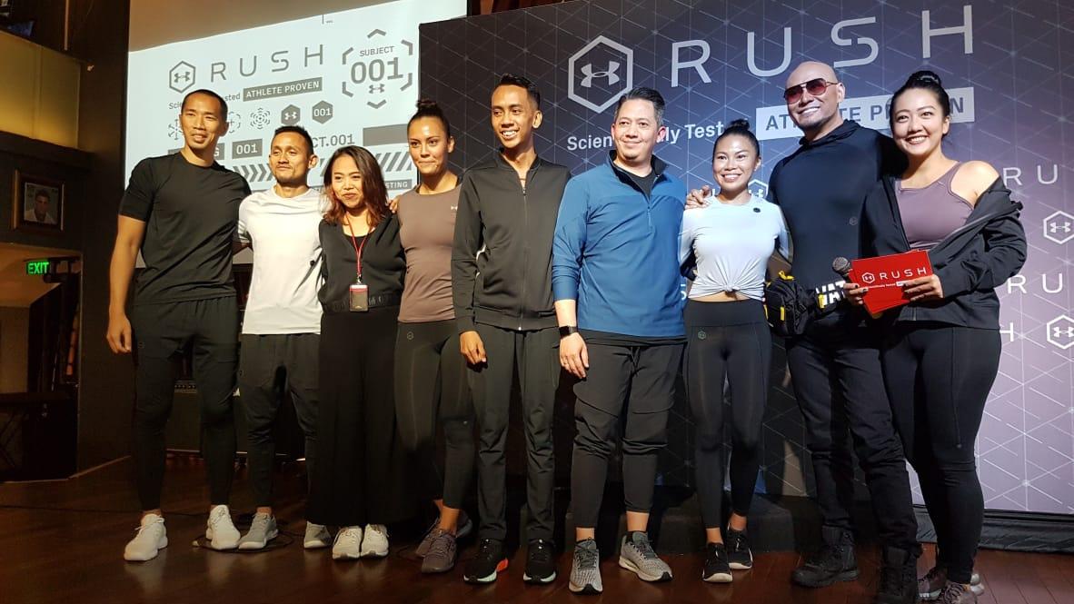 Deddy Corbuzier (kedua dari kanan) tampil dalam perkenalan produk baru Under Armour, Rush and Recovery - INDOSPORT