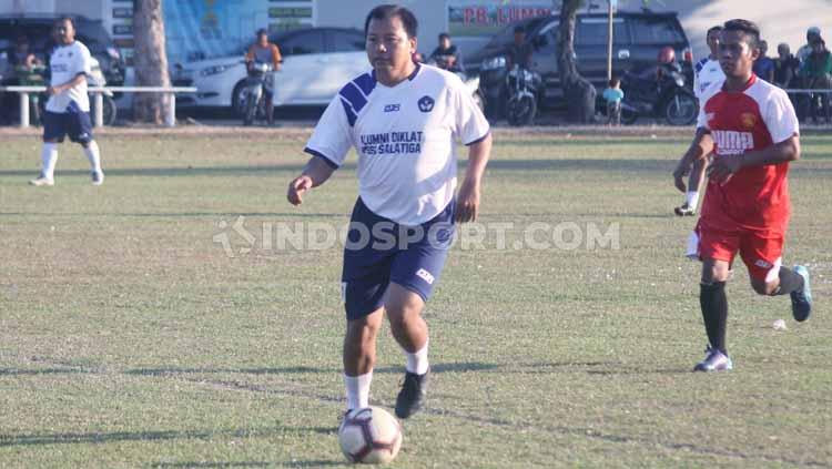 Mantan pemain Timnas Indonesia Bareti, Tri Mur Vedayanto yang juga ayah bek Timnas Indonesia U-16, Kartika Vedayanto. Foto: Ronald Seger Prabowo/INDOSPORT Copyright: Ronald Seger Prabowo/INDOSPORT