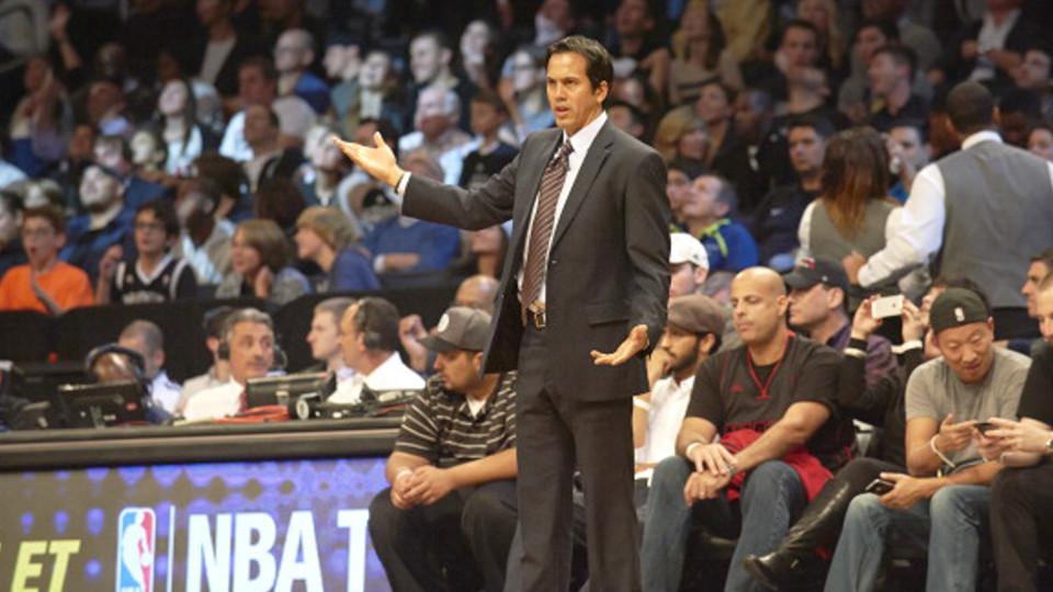 Pelatih Miami Heat, Erik Spoelstra mengungkapkan rahasia di balik kesuksesan timnya unggul agregat 2-0 dari Boston Celtics di final Wilayah Timur NBA. - INDOSPORT