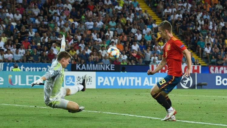 Dani Olmo mencetak gol pada laga Spanyol U-21 vs Jerman U-21 di Piala Eropa U-21 2019, Senin (01/07/19). Copyright: Twitter/@UEFAUnder21