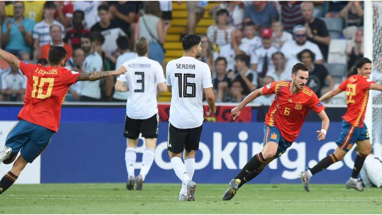 Fabian Ruiz mencetak gol pada laga Spanyol U-21 vs Jerman U-21 di Piala Eropa U-21 2019, Senin (01/07/19). Copyright: Twitter/@UEFAUnder21
