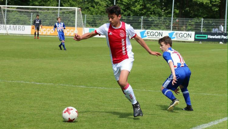 Timnas Indonesia U-19 memiliki opsi pemain Eropa lainnya setelah bek Ajax U-17 Tristan Gooijer (kiri) secara tak langsung menolak gabung bersama Bagus Kahfi dkk.