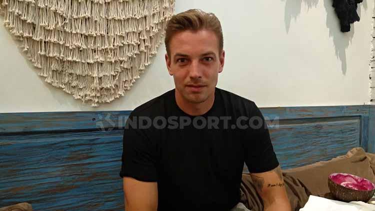 Kristian Adelmund, eks PSS Sleman saat disambangi INDOSPORT di Tulip Living Cafe.