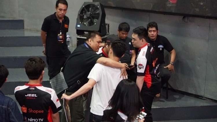 Lama tak berkiprah di panggung MPL Indonesia, Louvre eSports muncul dengan kabar kontroversial.
