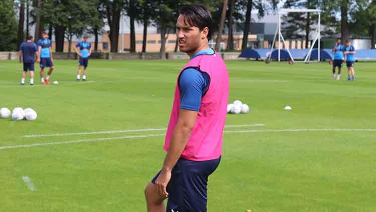 Ezra Walian latihan bersama Tranmere Rovers Copyright: Facebook Tranmere Rovers