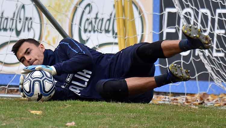 Aksi penyelamatan Mulyadi Emil Audero dalam sesi latihan bersama timnas Italia U-21. Giuseppe Bellini/Getty Images