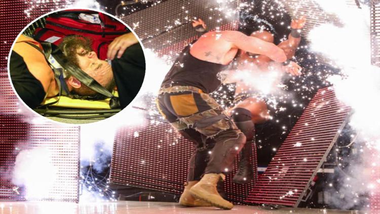Bintang WWE Braun Strowman dan Bobby Lashley alami kecelakaan horor saat bertanding. - INDOSPORT