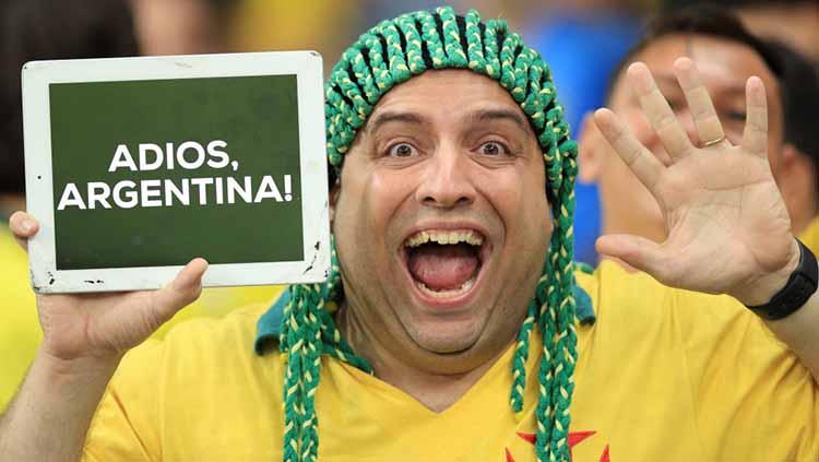 Fan Brasil dengan tulisan