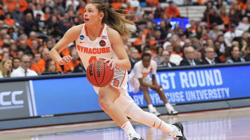 Tiana Mangakahia, pebasket dari Syracuse yang mengalami kanker payudara.