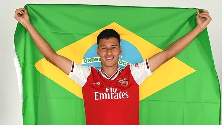 Gabriel Martinelli dalam sesi pemontretan sebagai striker anyar di Arsenal Copyright: David Price/Arsenal FC via Getty Images