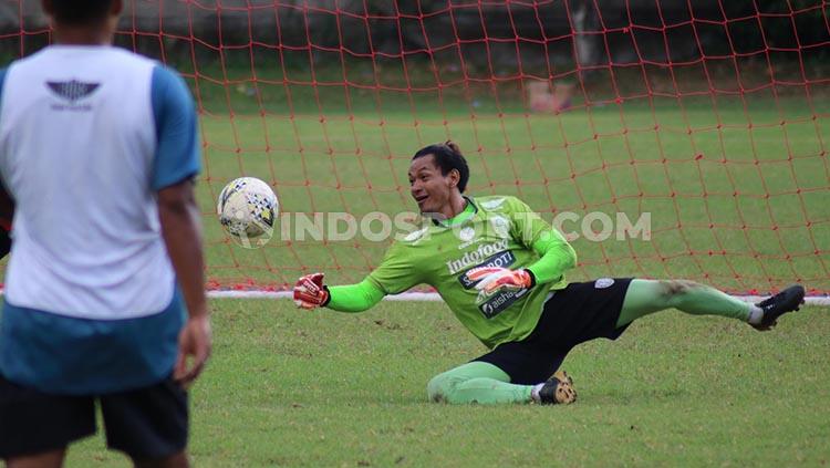 Kiper Bali United, Wawan Hendrawan saat berlatih. Copyright: Novik Lukman/INDOSPORT