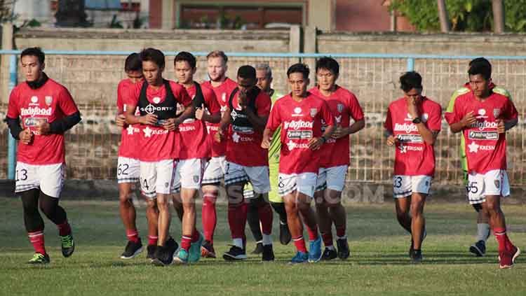 Interval trainning skuat Bali United di Lapangan Samudra, Legian, Kuta, Badung, Kamis (5/7/2019). Copyright: Nofik Lukman Hakim/INDOSPORT