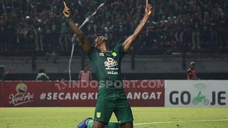 Aksi selebrasi Amido Balde melakukan selebrasi usai cetak gol ke gawang Persib Bandung. - INDOSPORT