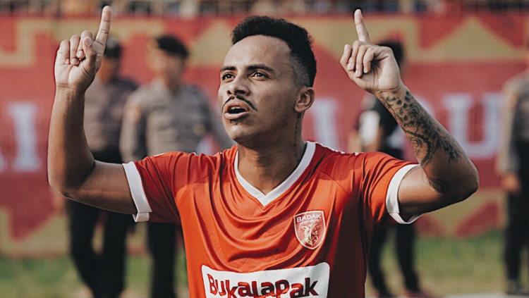 Fernandinho merayakan gol pada laga Badak Lampung FC vs Barito Putera di Liga 1 2019, Jumat (05/07/19). Copyright: Twitter/@badaklampungfc1