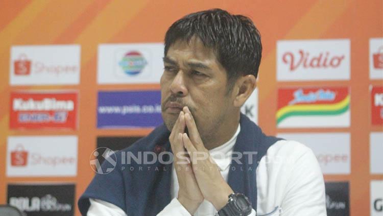 Pelatih Persela Lamongan, Nilmaizar, dalam jumpa pers usai laga Liga 1 2019.