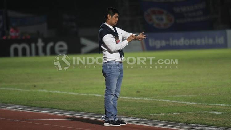 Pelatih Persela Lamongan, Nilmaizar saat ini tengah menunggu jadwal lanjutan Liga 1 2020 agar bisa menentukan waktu latihan bagi para pemainnya.