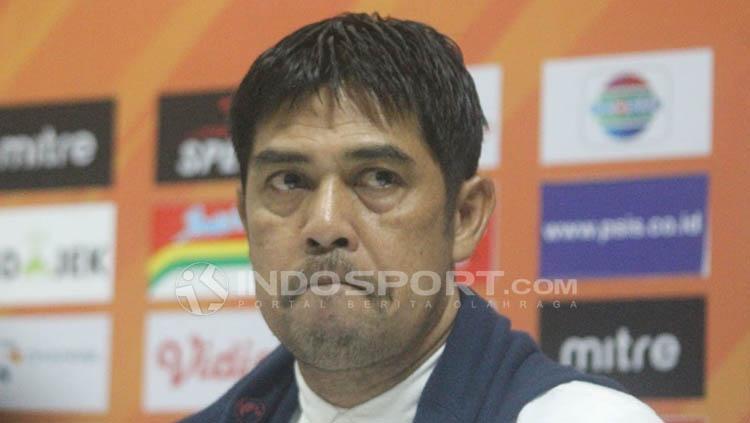 Pelatih Persela Lamongan, Nilmaizar, dalam jumpa pers usai laga Liga 1 2019.