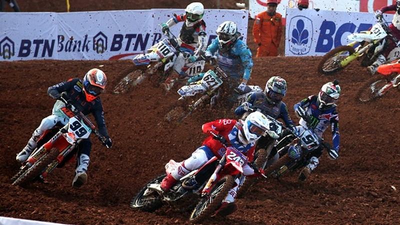 Aksi para pembalap di MXGP Palembang