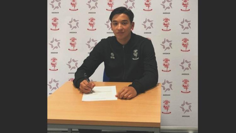 Jack Brown Saat Menandatangani Kontrak Bersama Lincoln FC Copyright: instagram.com/jack9brown/