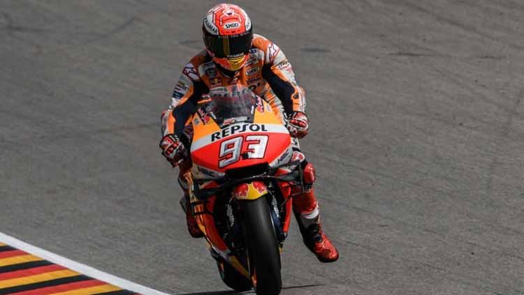 Pembalap Repsol Honda, Marc Marquez, mengungkapkan alasan dan reaksinya usai dua kali jatuh di MotoGP Prancis 2021, Minggu (16/05/21). - INDOSPORT