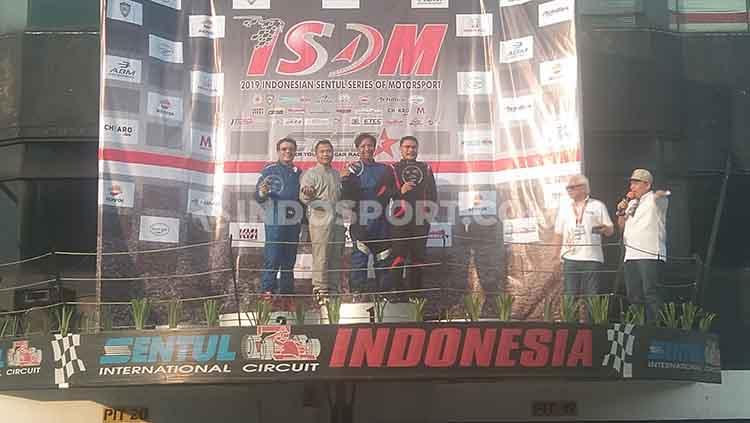 Pembalap Ibnu Ambara menutup perhelatan Indonesia Sentul Series of Motorsport (ISSOM) serie kedua dengan meraih podium ketiga. - INDOSPORT