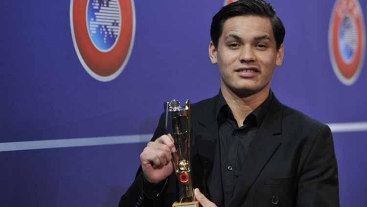 Keziah Veendorp saat mendapat penghargaan