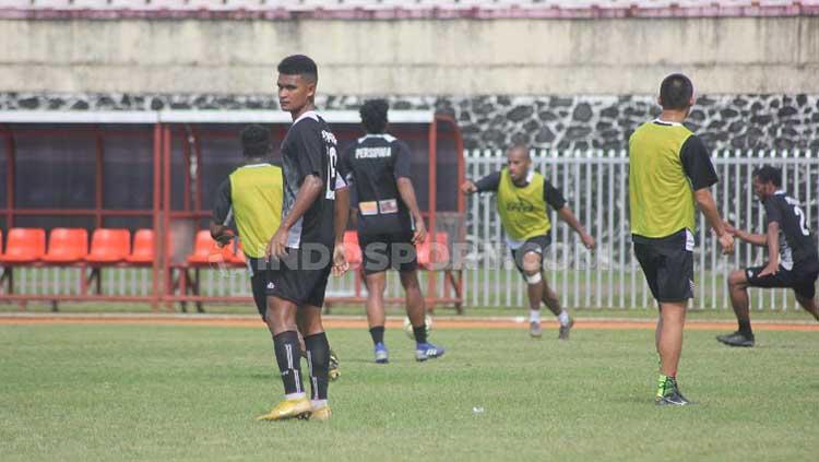 Tim Persipura Jayapura Saat Menjalani Sesi Latihan di Stadion Mandala untuk menghadapi Perseru Badak Lampung.