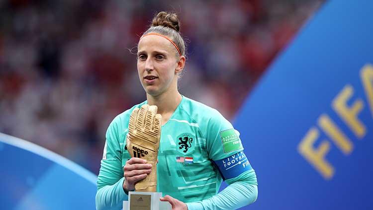 Sari van Veenendaal mendapat penghargaan sarung tangan emas sebagai kiper tebaik di Piala Dunia Wanita 2019 (07/07/19). Marc Atkins / Getty Images