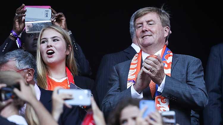 Amalia van Oranje dan Raja Belanda Willem Alexander menyaksikan pertandingan final Piala Dunia Wanita FIFA 2019 Prancis antara Amerika Serikat dan Belanda di Stade de Lyon (07/07/19). Zhizhao Wu/Getty Images
