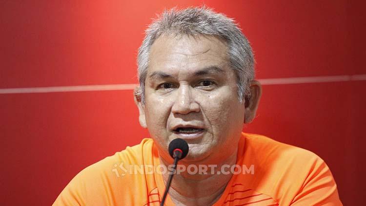 Ketua Umum Jakmania, Ferry Indrasjarief, memberikan pernyataan pada konferensi pers terkait diberikannya izin laga Liga 1 2019 Persija vs Persib digelar di GBK, (Senin 08/07/2019) (Herry Ibrahim/INDOSPORT).