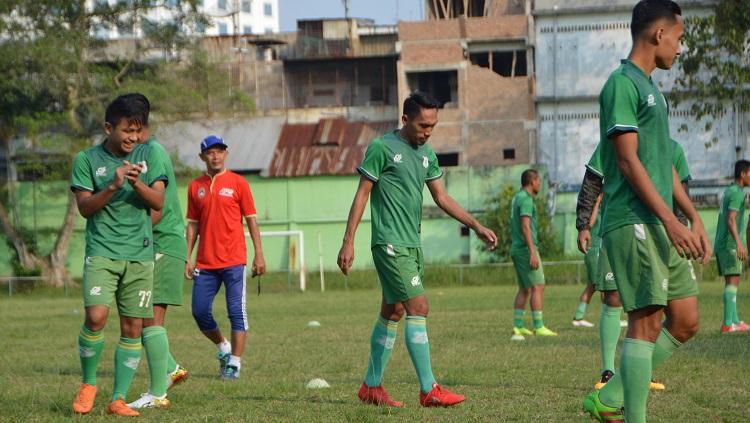 Skuat PSMS Medan menjalani latihan rutin di komplek mess PSMS, Stadion Kebun Bunga, Senin (8/7/2019) sore. Aldi Aulia Anwar/INDOSPORT. Copyright: Aldi Aulia Anwar/INDOSPORT