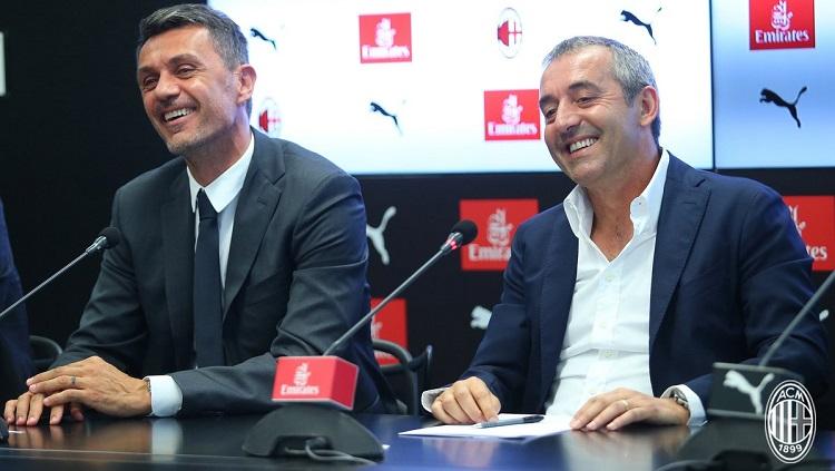 Marco Giampaolo (kanan) dan Paolo Maldini dalam konferensi pers di Milan, Senin (08/07/19).
