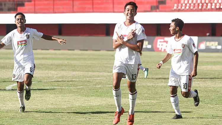 Gelandang klub Liga 1 Bali United, Kadek Dimas Satria tetap semangat berlatih dalam situasi Covid-19 di Indonesia yang sedang meningkat. - INDOSPORT