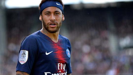 Sebuah kejadian bersejarah terjadi ketika PSG membeli Neymar dengan harga Rp3,8 triliun. Hal ini buat reaksi berantai ke Barcelona dan Liverpool.