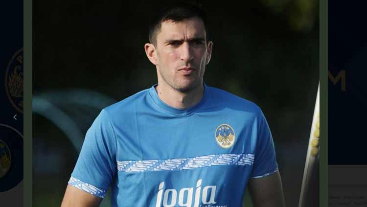 Vladimir Vujovic saat masih melatih PSIM Yogyakarta di Liga 2 2019. Foto: Twitter@PSIMJOGJA