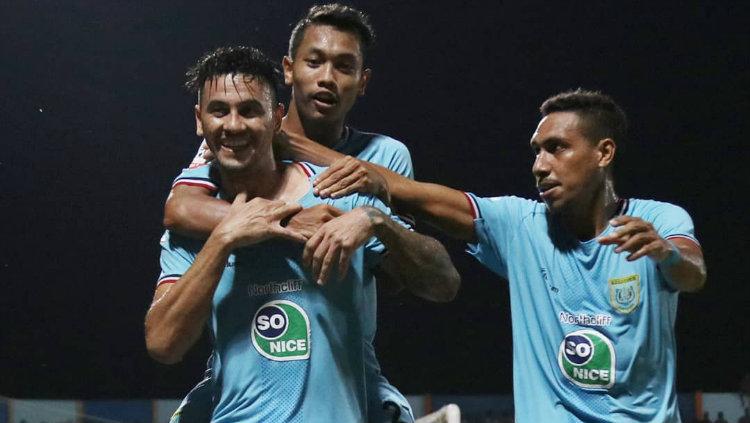 Pemain Persela melakukan selebrasi usai mencetak gol Copyright: instagram.com/perselafc