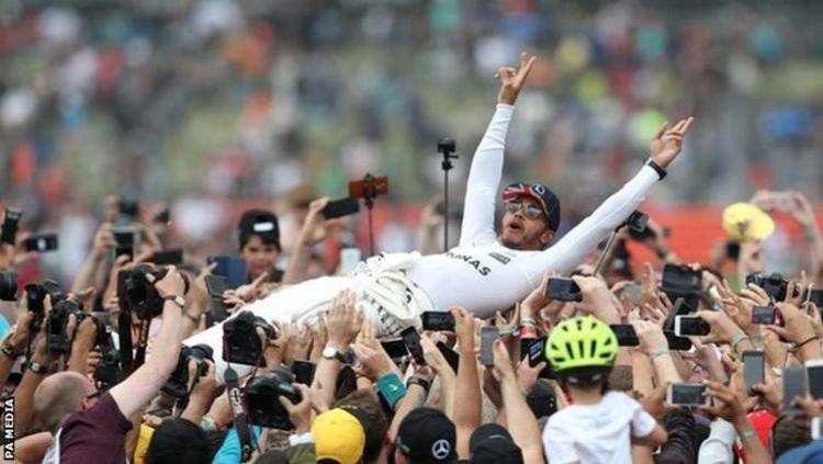 Lewis Hamilton meraih juara GP Inggris 2018 - INDOSPORT