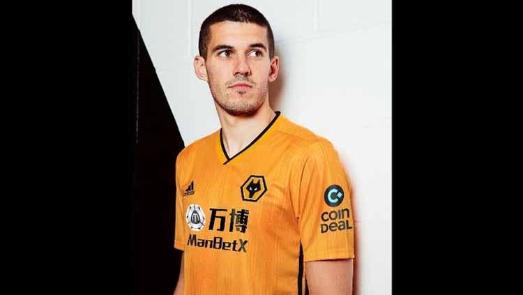 Jersey Home Wolves 2019/20 Copyright: fourfourtwo