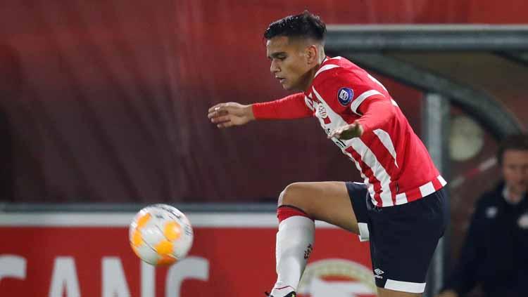 Jaell Hattu tengah mengontrol bola pada laga saat melawan Telstar di De Herdgang Belanda (03/05/19). Aaron van Zandvoort/Soccrates/Getty Images Copyright: Aaron van Zandvoort/Soccrates/Getty Images