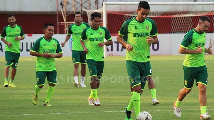 Otavio Dutra berharap Persebaya Surabaya bisa mencuri poin saat menantang Arema FC. - INDOSPORT